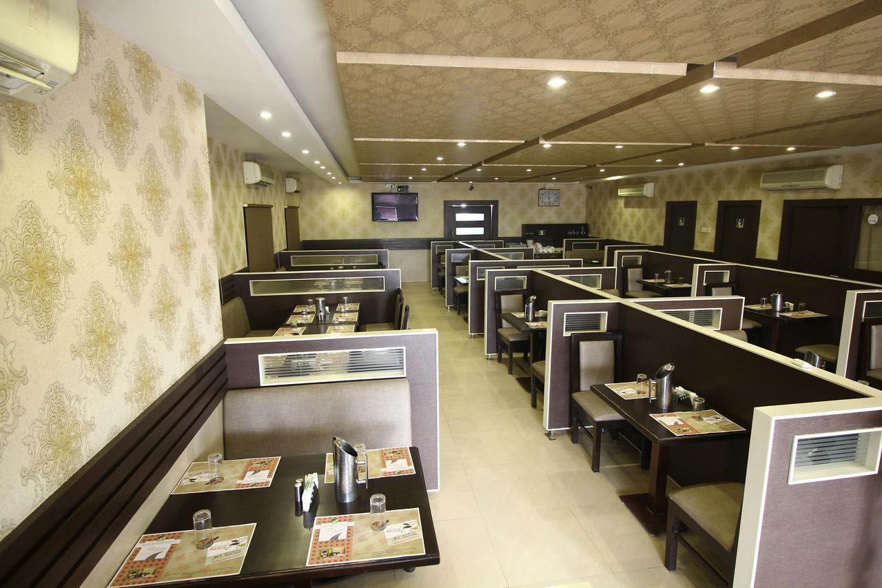 Vels Hotel Pondicherry Esterno foto