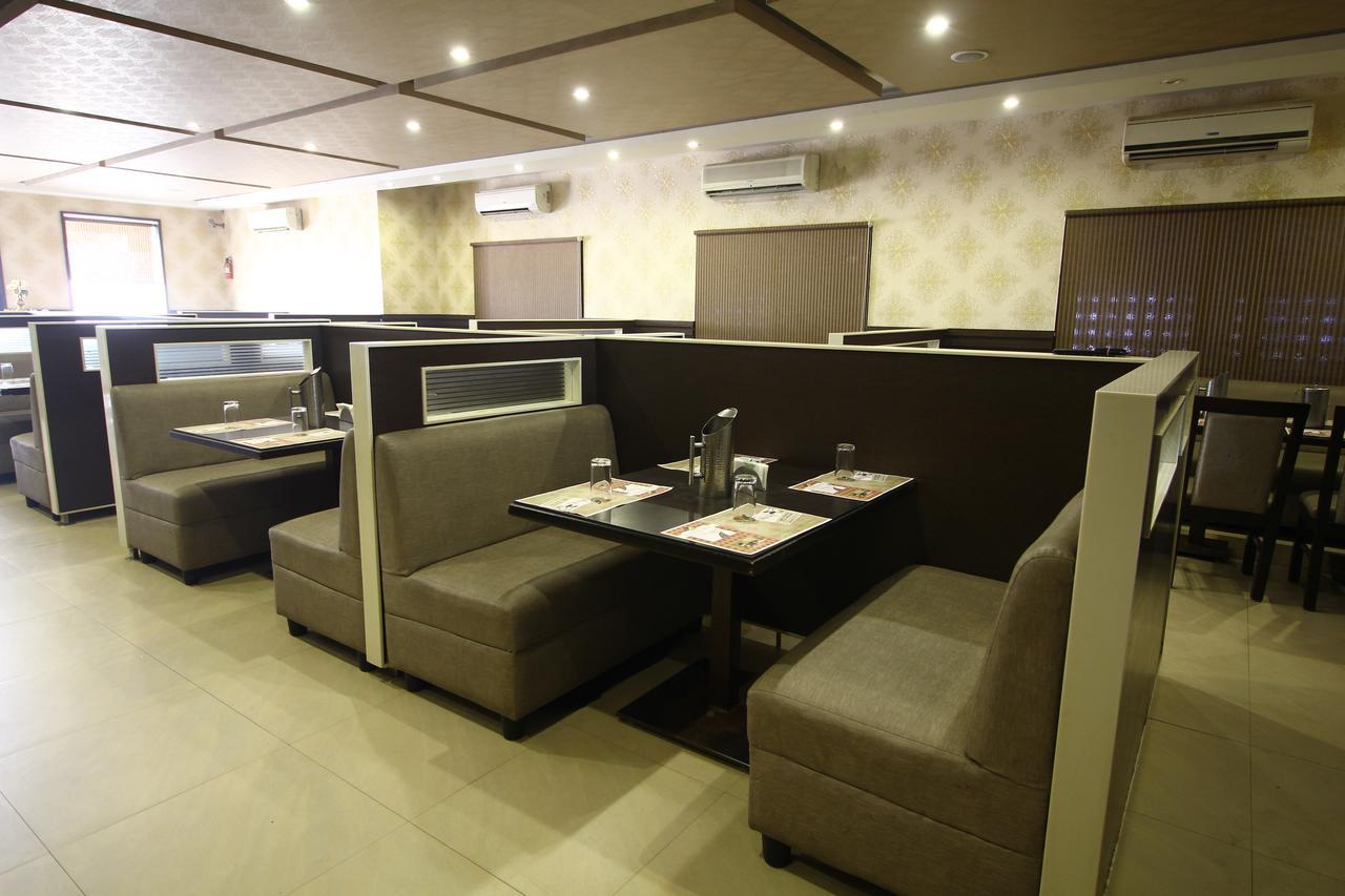 Vels Hotel Pondicherry Esterno foto