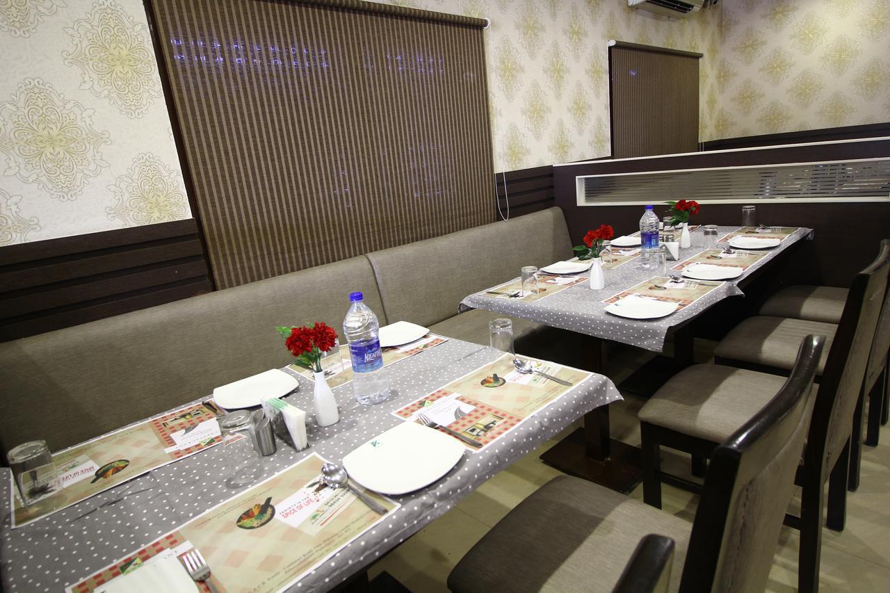Vels Hotel Pondicherry Esterno foto