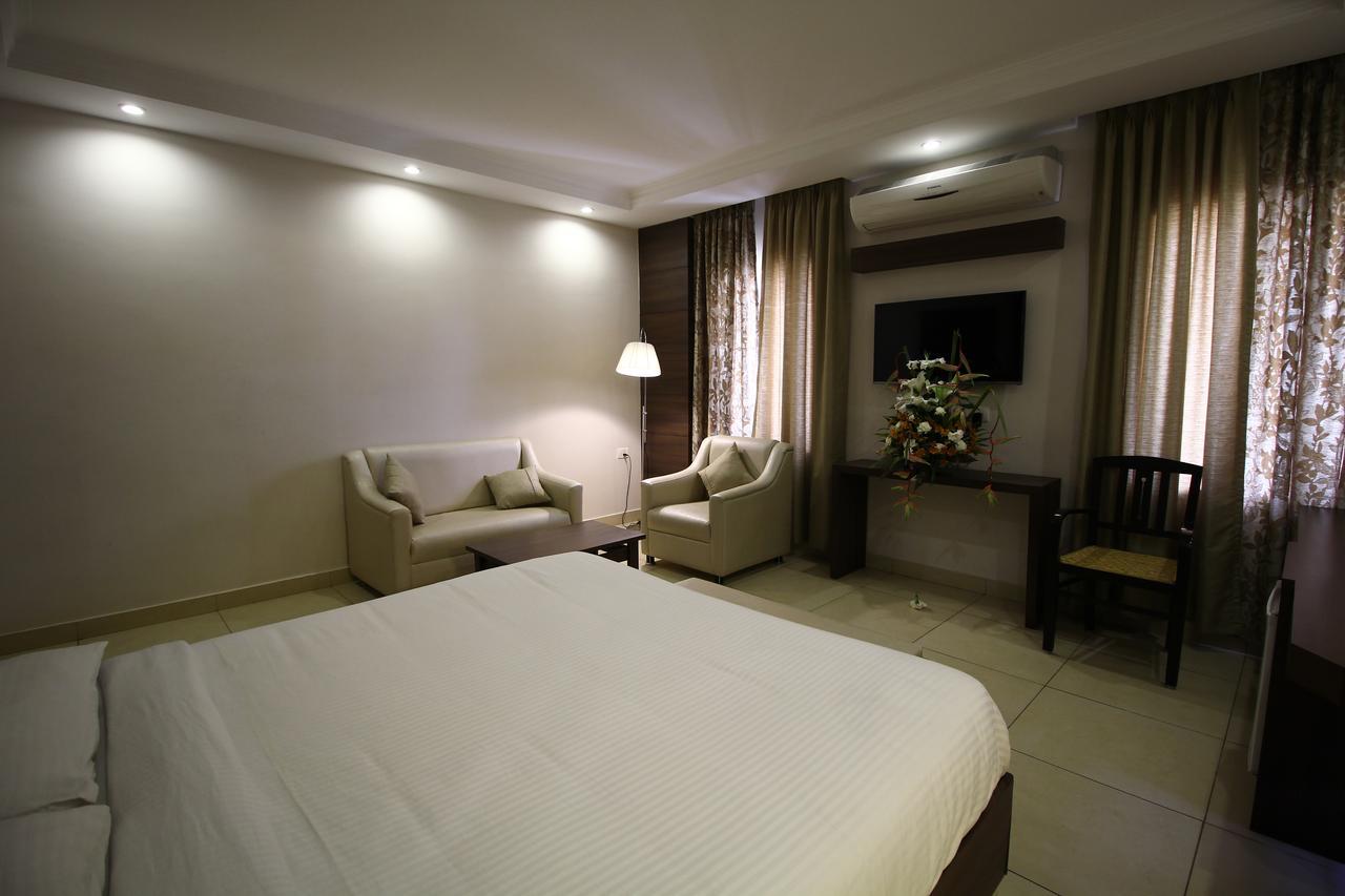 Vels Hotel Pondicherry Esterno foto
