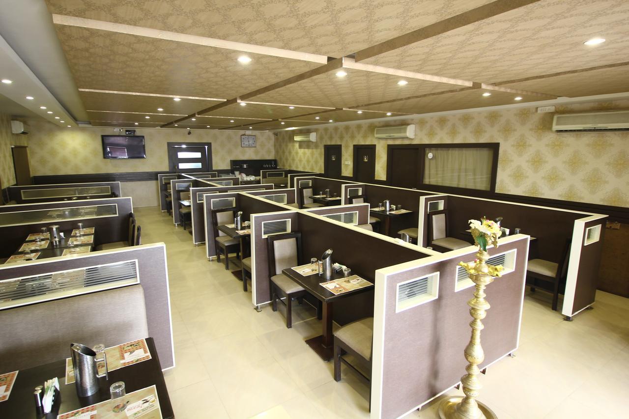 Vels Hotel Pondicherry Esterno foto
