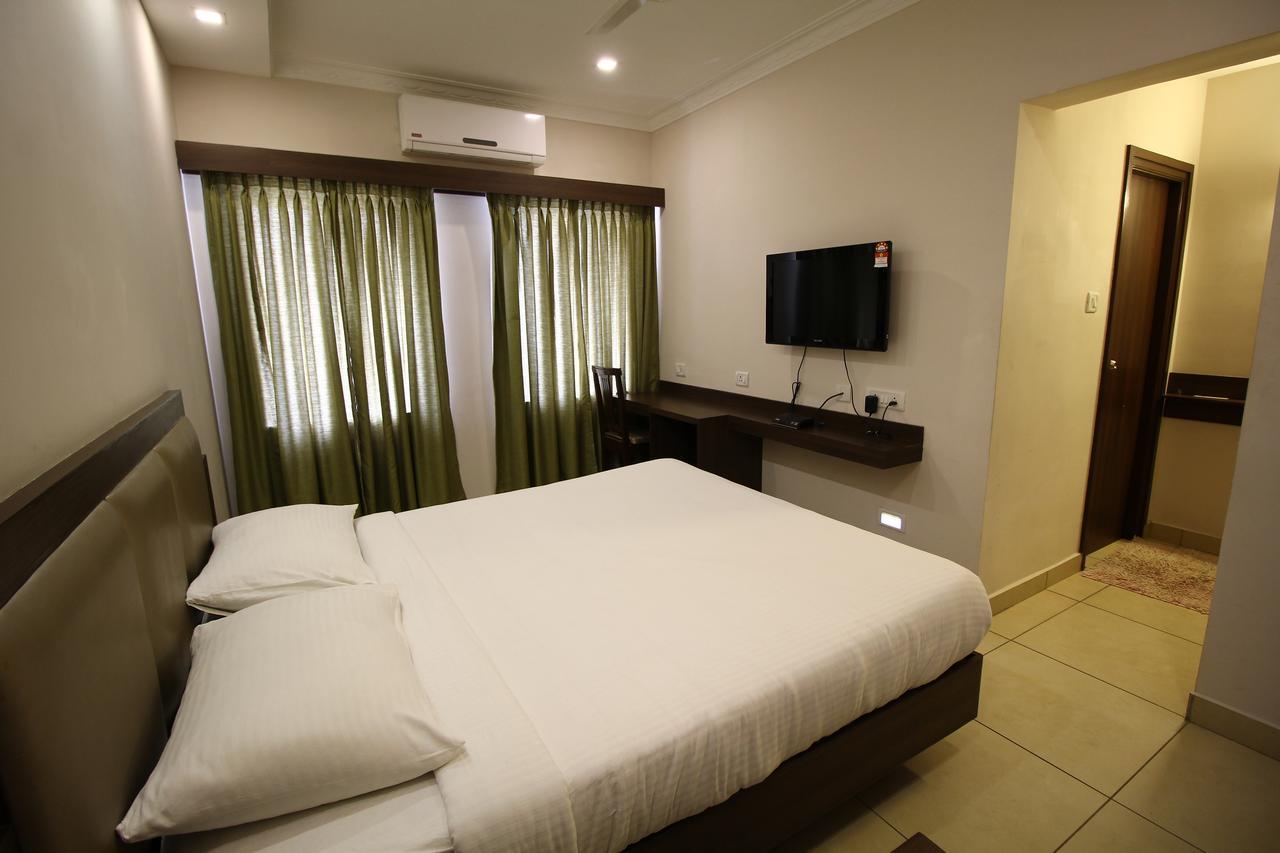Vels Hotel Pondicherry Esterno foto